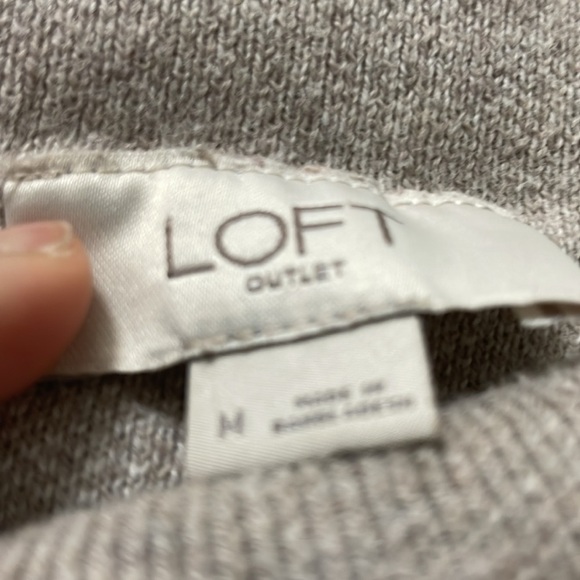 LOFT  Top . Size M​ - Picture 2 of 4